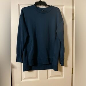 Women’s sweatshirt.